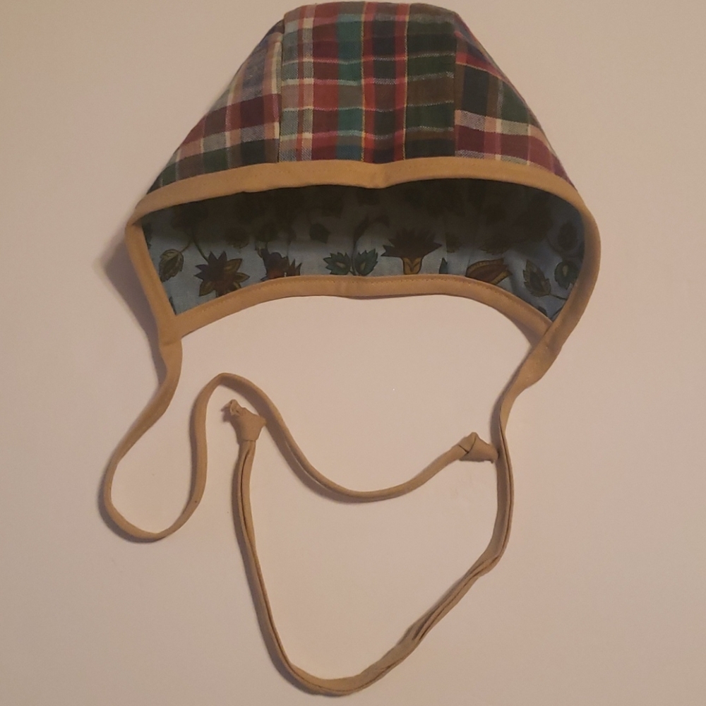 Reversible Handmade Bonnet - Picture 3 of 6